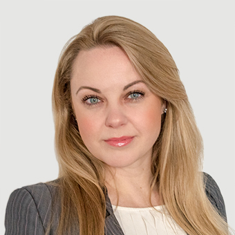 Dr Karolina Skorupskaite Carlyle MBChB BSc (Hons) PhD MRCOG [Chief Executive Officer and Founder]